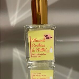 Almond Cookies & Milk Silky Oil Roll-On Perfume
